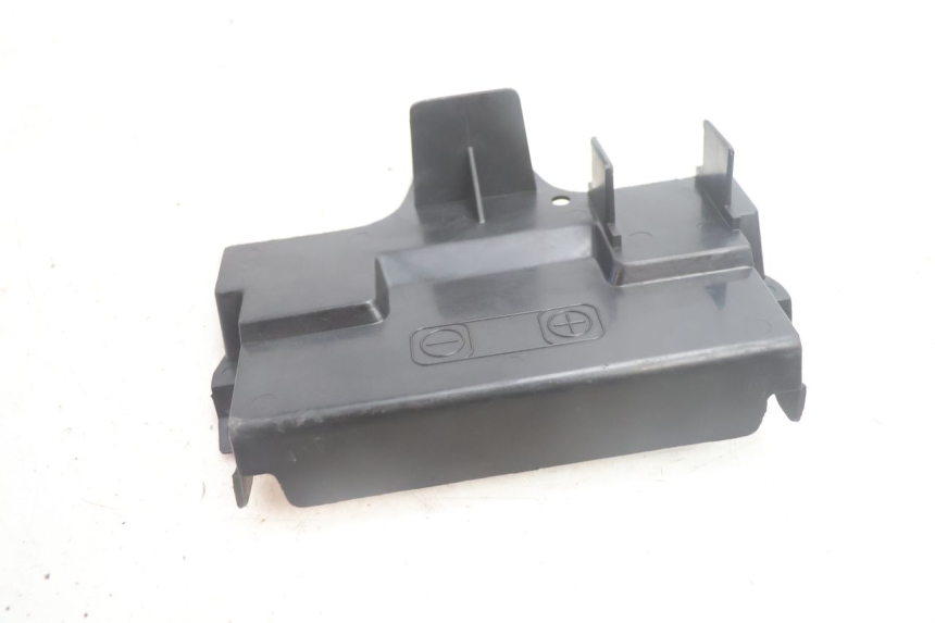 photo de BATTERIJAFDEKKING SUZUKI BURGMAN EXECUTIVE ABS 650 (2006 - 2012) - Detail van het onderdeel