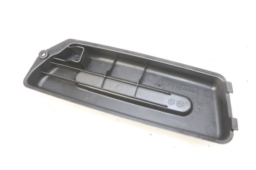 photo de BATTERIJAFDEKKING PIAGGIO FLY 2T 50 (2004 - 2017) - Zoom op gebruiksstaat