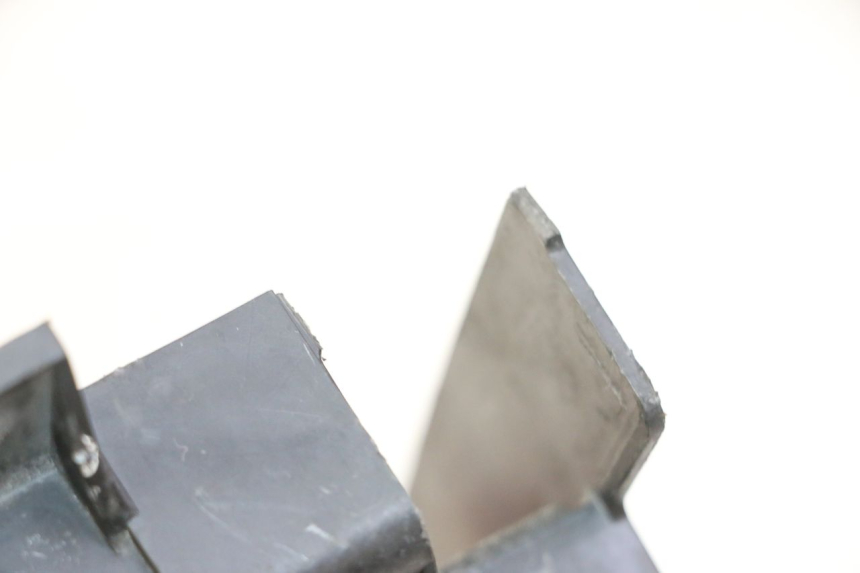 photo de BATTERIJAFDEKKING YAMAHA FZ6 FAZER S2 600 (2007 - 2011) - Detail van het onderdeel