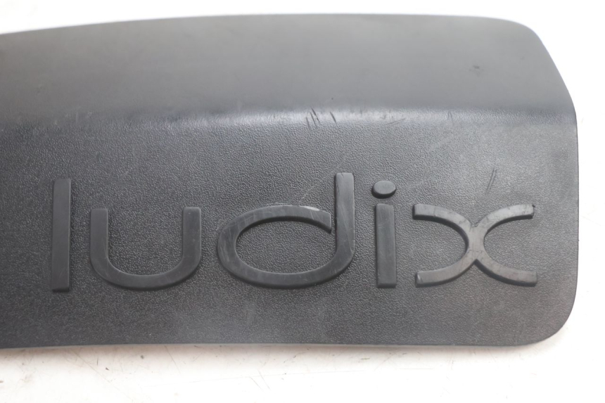 photo de BATTERIJAFDEKKING PEUGEOT LUDIX 50 (2005 - 2007) - Detail van het onderdeel