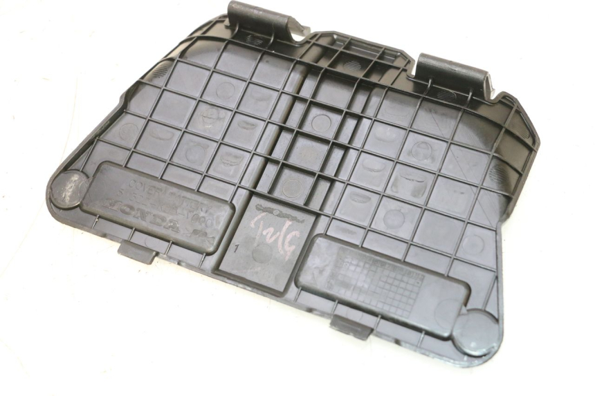 photo de BATTERIJAFDEKKING HONDA PCX (JF57/JF64) 125 (2014 - 2018) - Zoom op gebruiksstaat