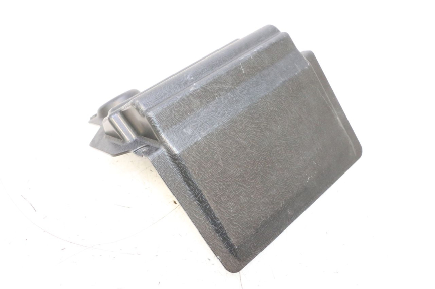 photo de BATTERIJAFDEKKING APRILIA SR MOTARD 50 (2012 - 2018) - Detail van het onderdeel