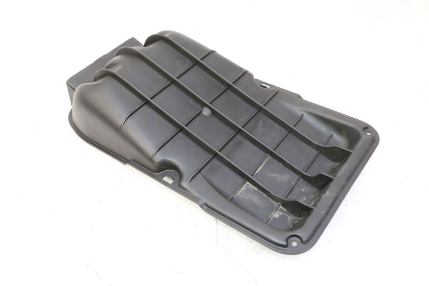 photo de LUCHTFILTERKASTDEKSEL QUADRO 4 4D 350 (2015 - 2018) - Hoofdaanzicht