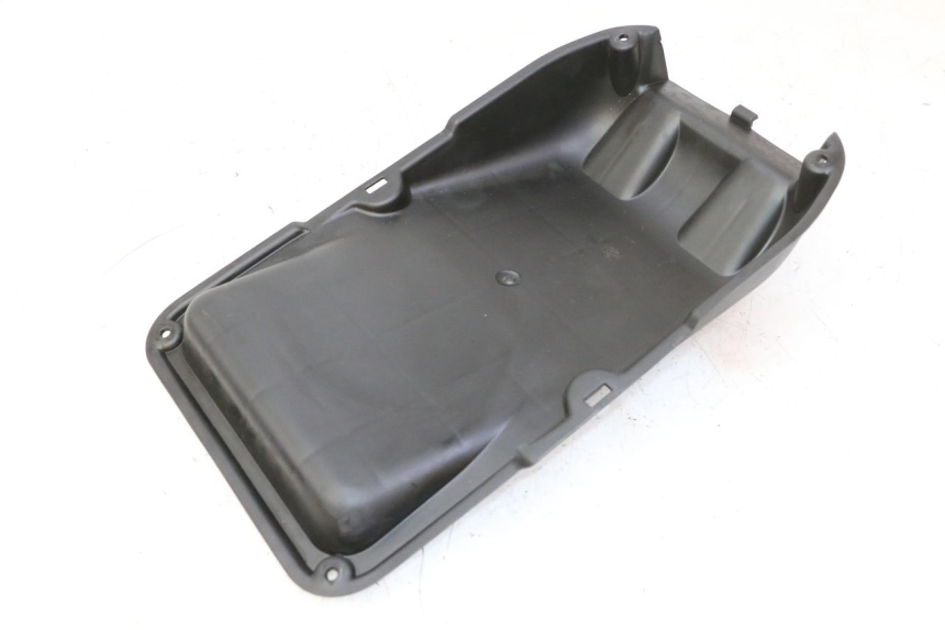 photo de LUCHTFILTERKASTDEKSEL QUADRO 4 4D 350 (2015 - 2018) - Zoom op gebruiksstaat