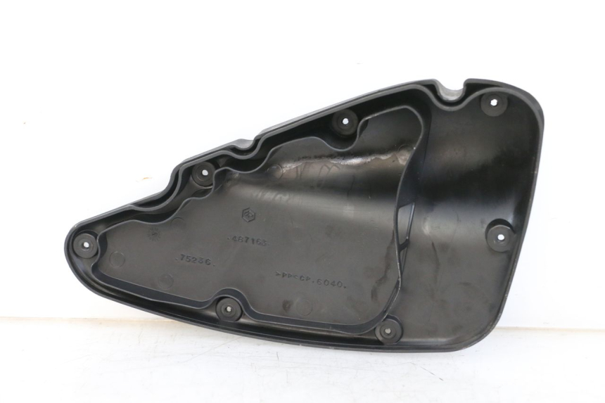 photo de LUCHTFILTERKASTDEKSEL RENAULT KOURANOS 125 (2001 - 2004) - Andere kijkhoek