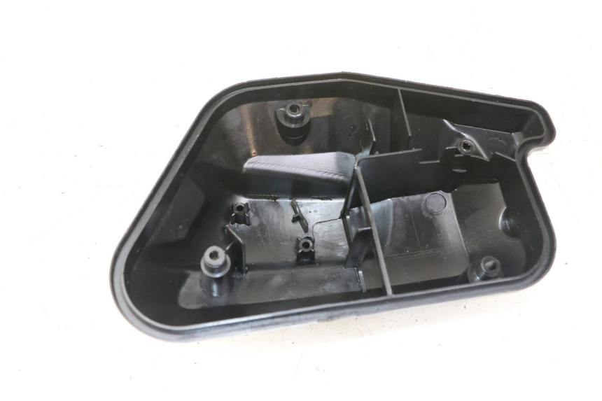 photo de LUCHTFILTERKASTDEKSEL MBK BOOSTER SPIRIT NAKED 50 (2004 - 2017) - Detail van het onderdeel