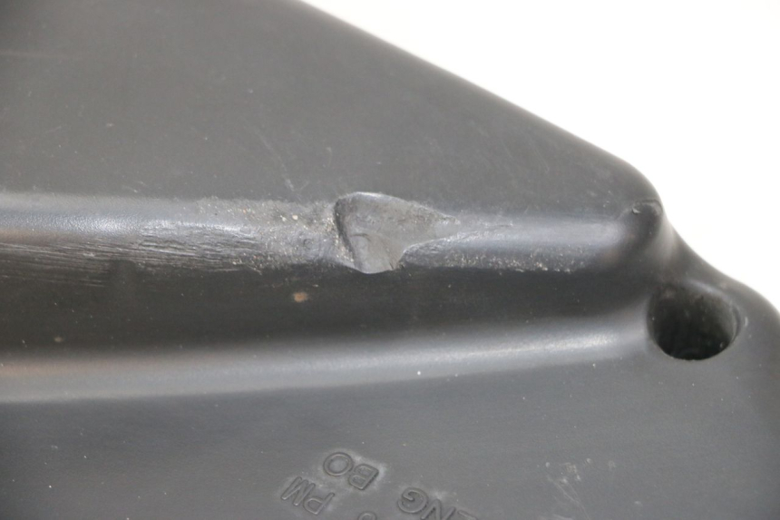 photo de LUCHTFILTERKASTDEKSEL PEUGEOT SATELIS 125 (2013 - 2018) - Andere kijkhoek