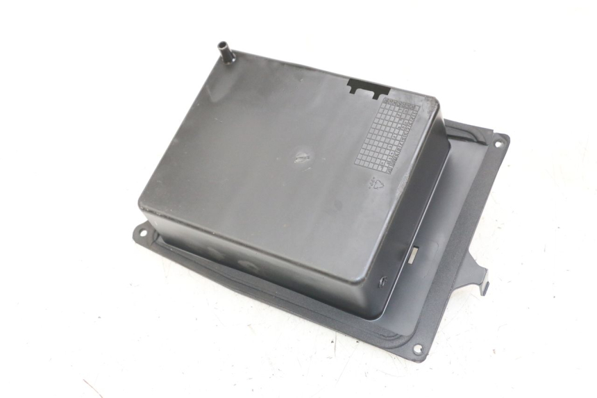 photo de LUCHTFILTERKASTDEKSEL FANTIC XM PERFORMANCE 2T 50 (2021 - 2022) - Detail van het onderdeel