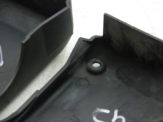 photo de LUCHTFILTERKASTDEKSEL YAMAHA FZS FAZER 600 (1998 - 2001) - Detail van het onderdeel