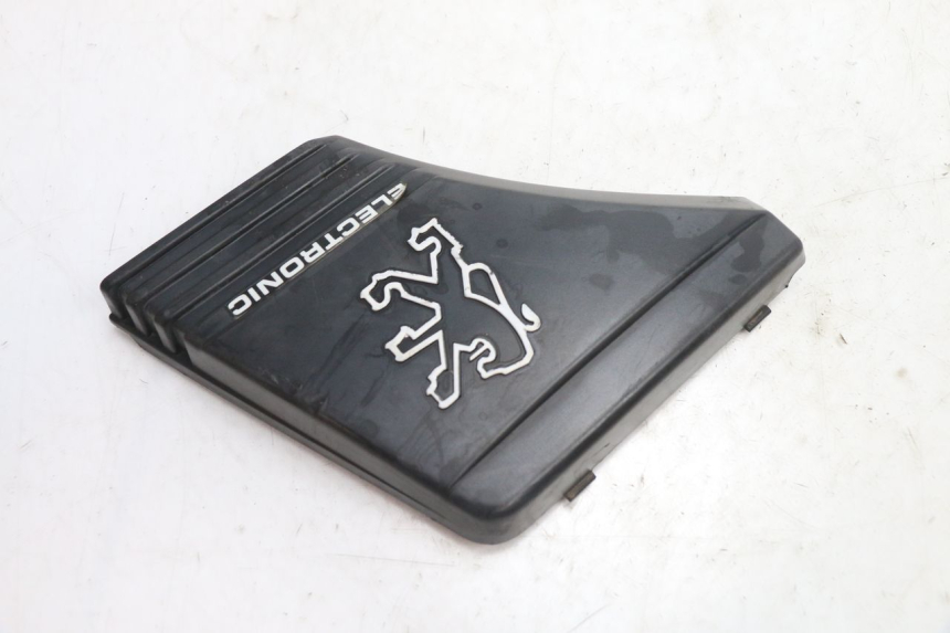 photo de RECHTE ZIJFRAMEDEKSEL PEUGEOT 103 SPX CLIP 50 (1989 - 1992) - Detail van het onderdeel
