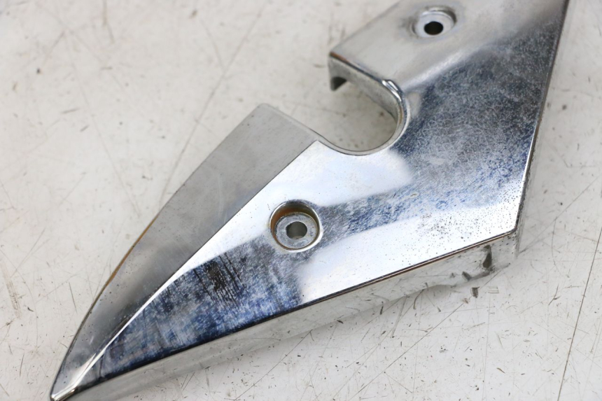 photo de RECHTER ZIJFRAMEKAP HYOSUNG GV AQUILA 125 (2000 - 2009) - Detail van het onderdeel