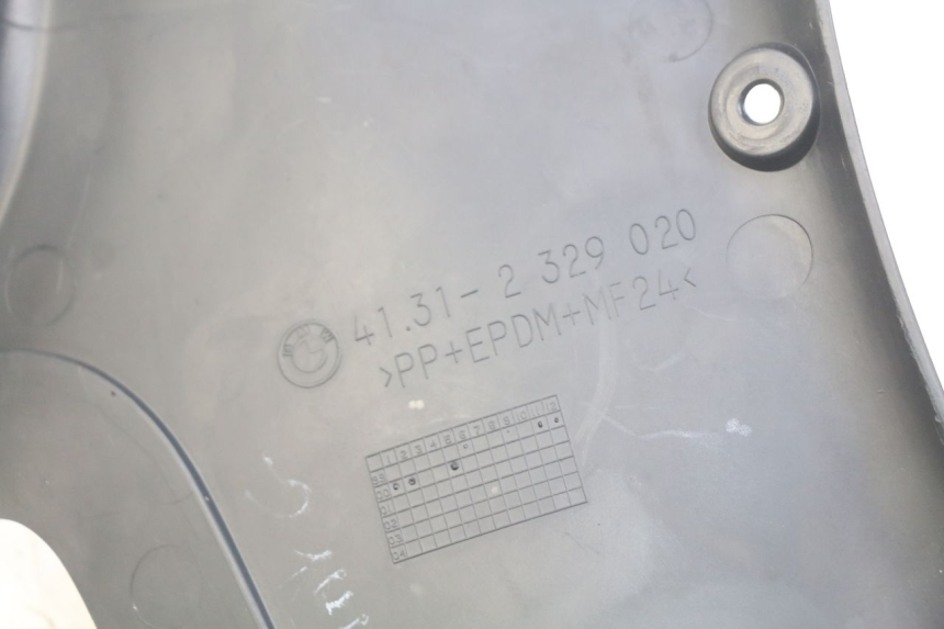 photo de RECHTER ZIJFRAMEKAP BMW C1 125 (2000 - 2003) - Detail van het onderdeel