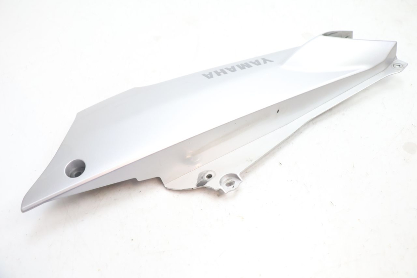 photo de RECHTE ZIJDEKAP VAN HET CHASSIS YAMAHA FJR 1300 (2001 - 2005) - Detail van het onderdeel