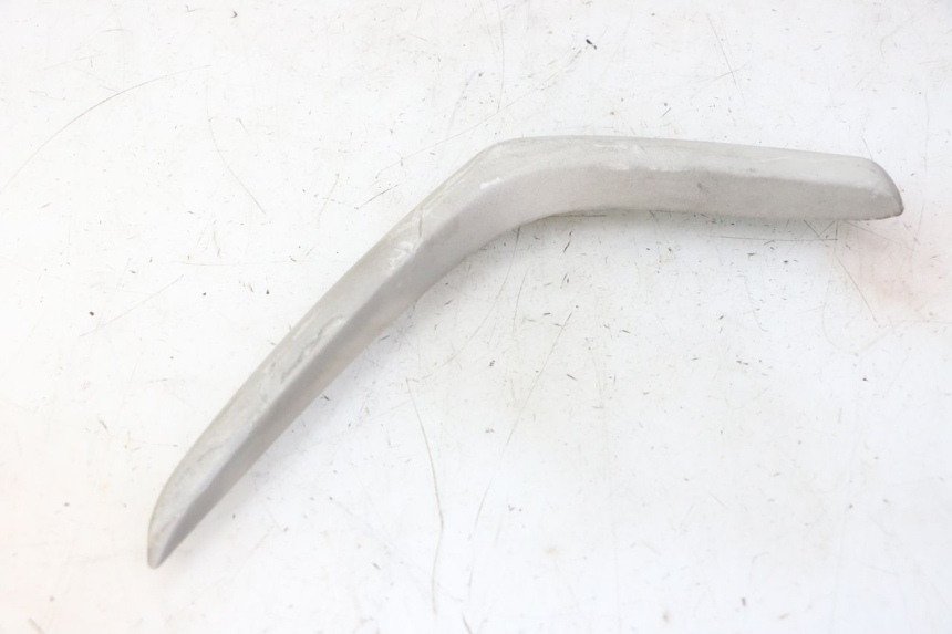 photo de RECHTER ZIJFRAMEKAP PIAGGIO FLY 2T 50 (2004 - 2017) - Detail van het onderdeel