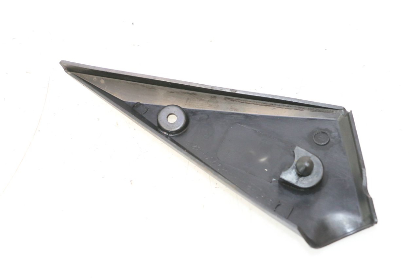 photo de RECHTE ZIJFRAMEDEKSEL SUZUKI GSF N BANDIT 1200 (2001 - 2005) - Detail van het onderdeel
