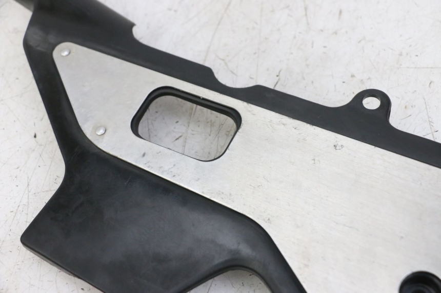 photo de RECHTER ZIJFRAMEKAP HONDA CBR F 1000 (1993 - 1996) - Detail van het onderdeel