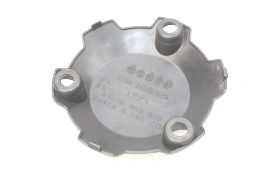 photo de RECHTER ZIJFRAMEKAP HONDA INTEGRA NC D 750 (2016 - 2018) - Detail van het onderdeel