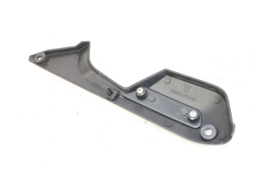 photo de RECHTER ZIJFRAMEKAP KEEWAY K-LIGHT KLIGHT 125 (2018 - 2025) - Detail van het onderdeel