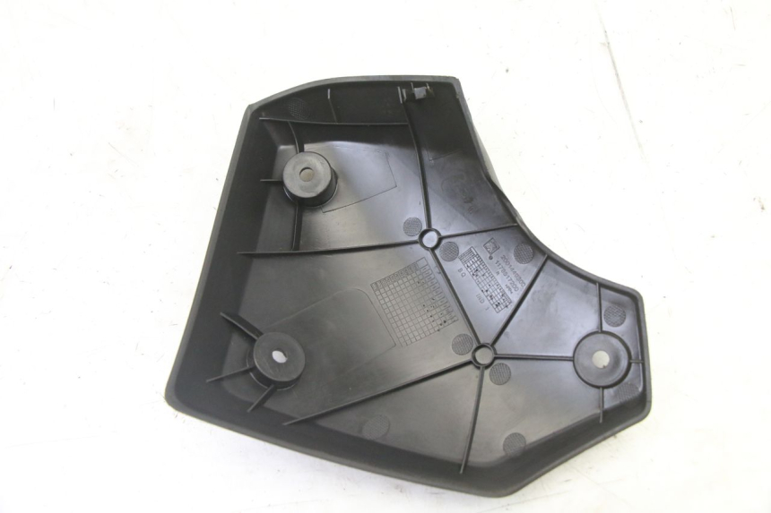 photo de RECHTER ZIJFRAMEKAP PEUGEOT KISBEE 4T 50 (2018 - 2022) - Zoom op gebruiksstaat