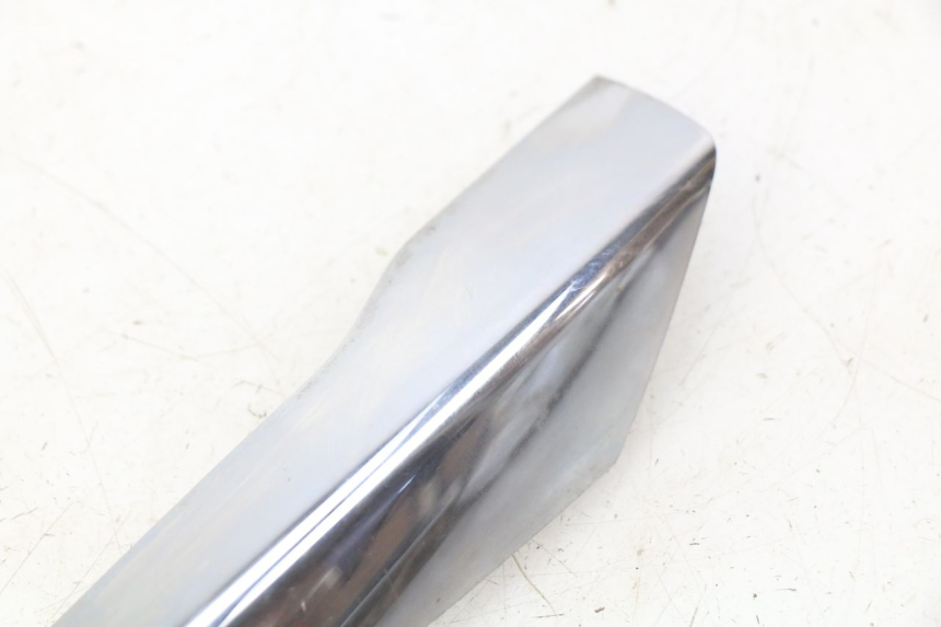 photo de RECHTER ZIJFRAMEKAP PIAGGIO LIBERTY IGET S 125 (2016 - 2020) - Detail van het onderdeel