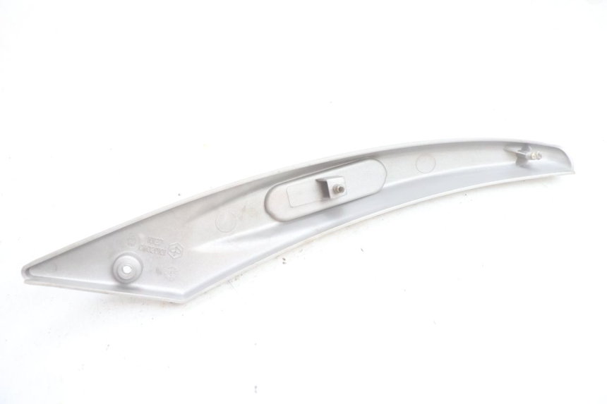 photo de RECHTS ZIJDE FRAMEKAP PIAGGIO LIBERTY 125 (1998 - 2008) - Overzicht