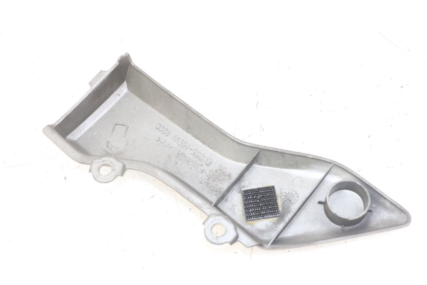 photo de RECHTER ZIJFRAMEKAP HONDA NTV DEAUVILLE ABS 700 (2007 - 2016) - Detail van het onderdeel