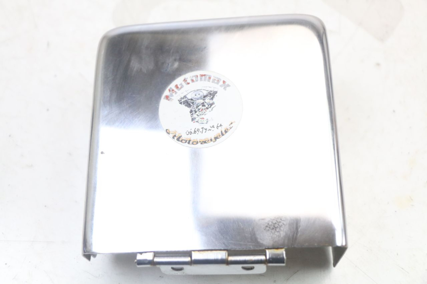 photo de RECHTER ZIJFRAMEKAP REGAL RAPTOR SPYDER 125 (2010 - 2018) - Detail van het onderdeel