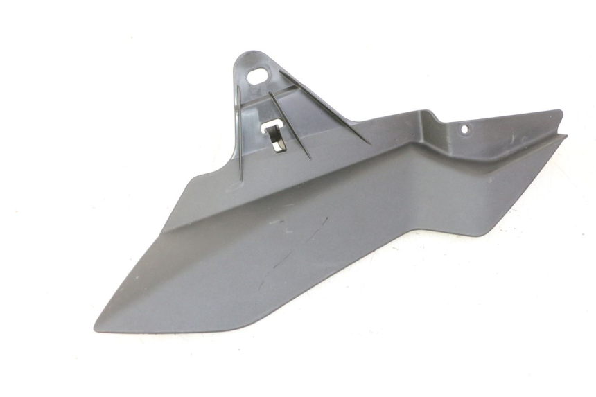 photo de RECHTER ZIJFRAMEKAP YAMAHA XMAX X-MAX 125 (2021 - 2025) - Detail van het onderdeel