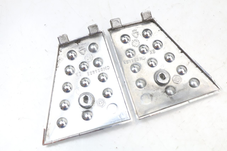 photo de RECHTER ZIJFRAMEKAP PIAGGIO XEVO - X EVO 125 (2007 - 2017) - Zoom op gebruiksstaat