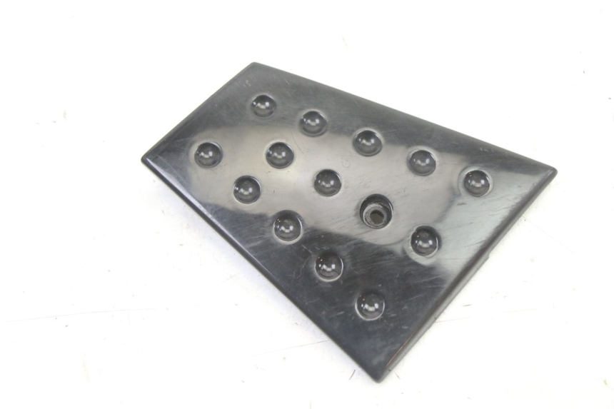 photo de RECHTER ZIJFRAMEKAP PIAGGIO XEVO - X EVO 125 (2007 - 2017) - Detail van het onderdeel