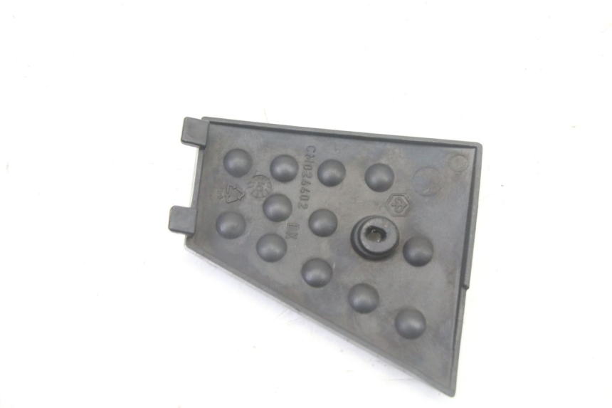 photo de RECHTER ZIJFRAMEKAP PIAGGIO XEVO - X EVO 125 (2007 - 2017) - Andere kijkhoek