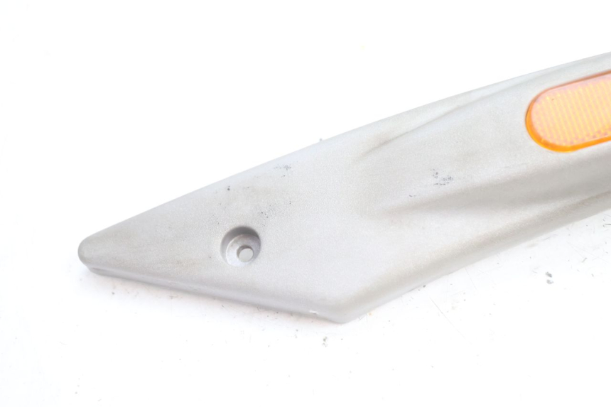 photo de LINKER ZIJFRAMEDEKSEL PIAGGIO LIBERTY 125 (1998 - 2008) - Detail van het onderdeel
