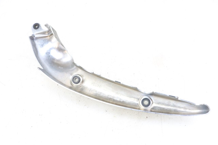 photo de LINKER ZIJKAP CHASSIS SUZUKI VL INTRUDER 125 (2004 - 2007) - Zoom op gebruiksstaat