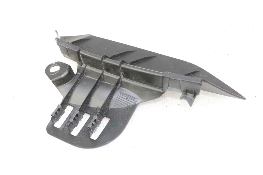 photo de LINKER ZIJFRAMEKAP YAMAHA XMAX X-MAX 125 (2021 - 2025) - Detail van het onderdeel