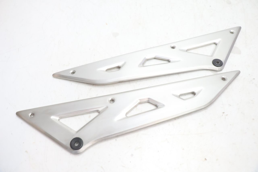 photo de Zijkap frame SUZUKI GSX F GSXF 750 (1988 - 1998) - Detail van het onderdeel
