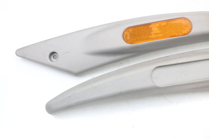 photo de Zijkap frame PIAGGIO LIBERTY 4T 50 (2004 - 2008) - Detail van het onderdeel