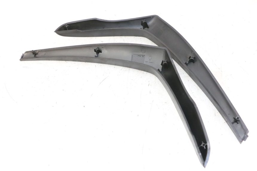 photo de Zijkap frame PIAGGIO BEVERLY 125 (1998 - 2005) - Detail van het onderdeel