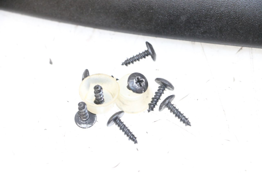 photo de Zijkap frame PIAGGIO BEVERLY 125 (1998 - 2005) - Bevestigingspunten