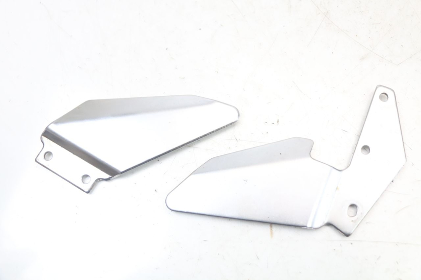 photo de ZIJFRAMEKAP SUZUKI GS F 500 (2004 - 2007) - Hoofdaanzicht