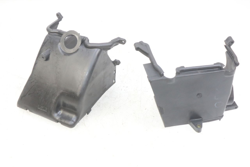 photo de CILINDERKAP PEUGEOT CITYSTAR AIR 125 (2014 - 2017) - Bevestigingspunten