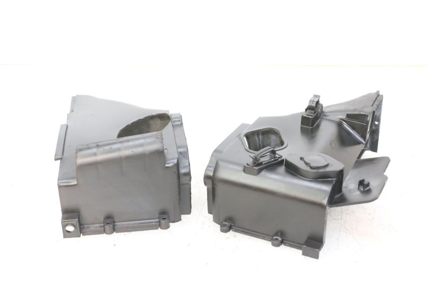 photo de CILINDERKAP PEUGEOT VIVACITY 125 (2010 - 2017) - Bevestigingspunten