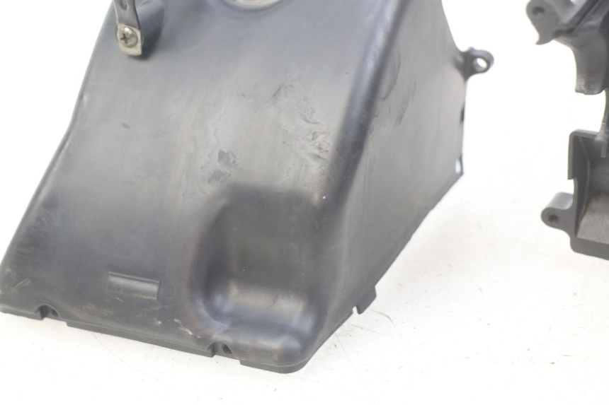 photo de CILINDERKAP PEUGEOT TWEET 125 (2010 - 2017) - Bevestigingspunten