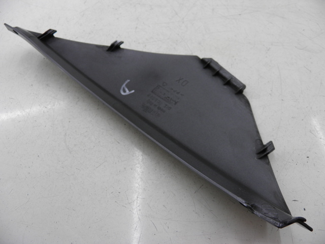 photo de RECHTER ZITPLAATDEKSEL APRILIA ATLANTIC 125 (2003 - 2009) - Detail van het onderdeel