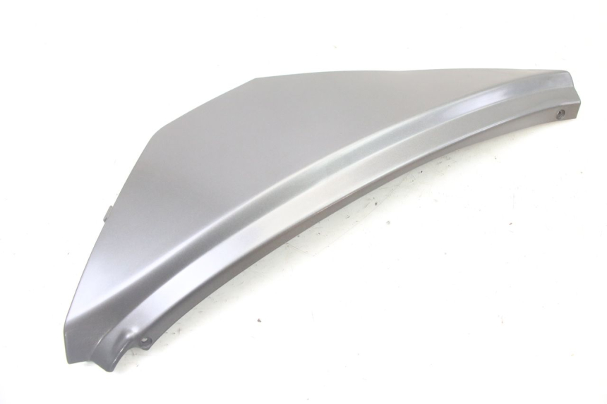 photo de RECHTER ZITPLAATDEKSEL APRILIA ATLANTIC 125 (2003 - 2009) - Detail van het onderdeel