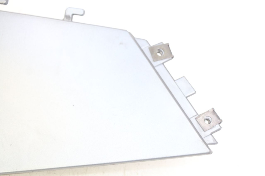 photo de RECHTER ZITBANKKAPJE BMW C1 125 (2000 - 2003) - Bevestigingspunten