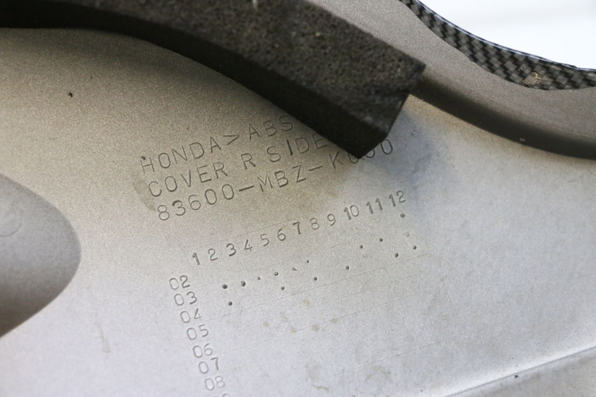 photo de RECHTE ONDERZITDEKSEL HONDA CB F HORNET 600 (2005 - 2006) - Zoom op gebruiksstaat