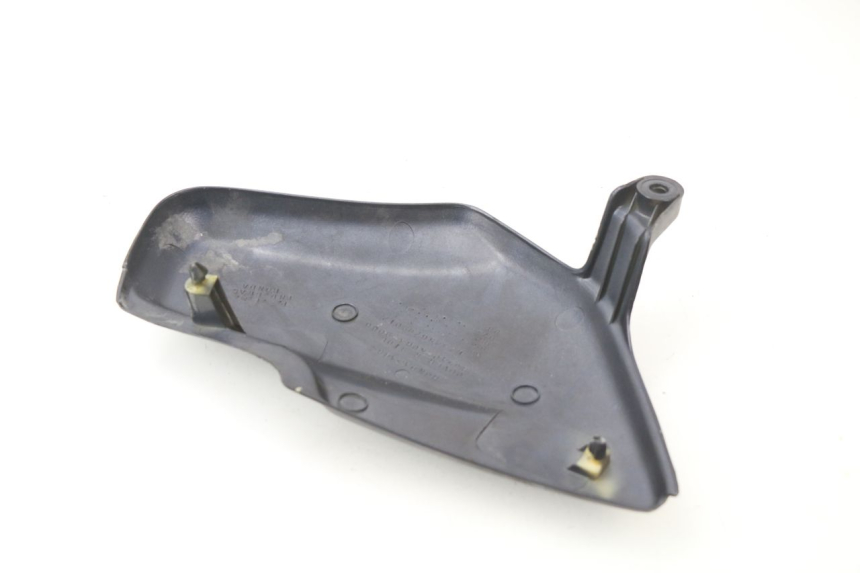 photo de RECHTER ZIJDE ONDERZITKAP HONDA CG 125 (1996 - 1998) - Detail van het onderdeel