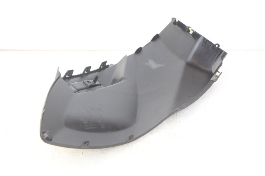 photo de RECHTER ZIJDE ONDERZITDEKSEL PEUGEOT CITYSTAR AIR 125 (2014 - 2017) - Detail van het onderdeel