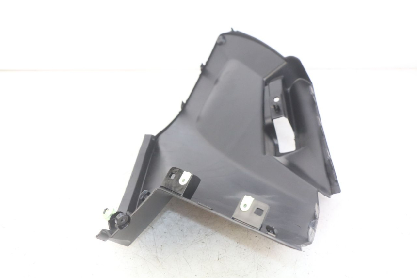 photo de RECHTER ZIJDE ONDERZITDEKSEL PEUGEOT CITYSTAR AIR 125 (2014 - 2017) - Andere kijkhoek