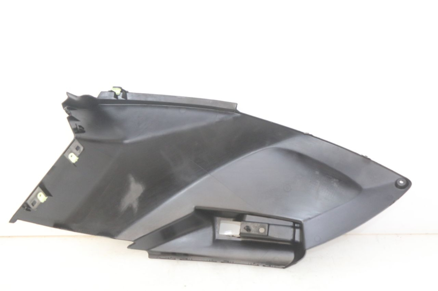 photo de RECHTER ZIJDE ONDERZITDEKSEL PEUGEOT CITYSTAR AIR 125 (2014 - 2017) - Technische close-up